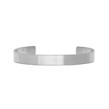 Daniel Wellington Line Cuff Brushed Silverの正面画像。ブラッシュ仕上げのステンレススチール製カフブレスレットで、装飾を排したフラットな表面が上品なマット感を演出しています。