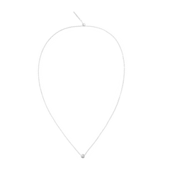 Daniel WellingtonのPavé Orb White Crystalチャームをあしらったチェーンネックレスです。細身のシルバーチェーンにホワイトクリスタルのオーブが一粒輝き、シンプルながら上品な印象に仕上げています。