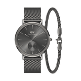 Daniel WellingtonのClassic Multi EyeグラファイトカラーとTide Mesh Braceletのセットです。サンレイ仕上げのグラファイトダイヤルにスモールセコンドを配し、メッシュストラップとブレスレットが統一感のあるトーンでコーディネートされています。