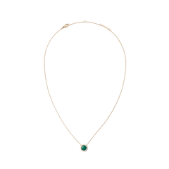 Daniel Wellington Audrey Necklace Malachite Rose Goldの全体像です。細身のローズゴールドチェーンの中央に、深みのある緑のマラカイトをキュービックジルコニアのヘイローで囲んだ丸型ペンダントがあしらわれています。