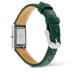Bound Mini Green Lizard Silverの裏面を写した画像です。シルバーケースの裏蓋にはブランドロゴやシリアルナンバーが刻印されており、グリーンのリザード型押しストラップの内側にはキャメル色のレザーとホワイトステッチが見えます。