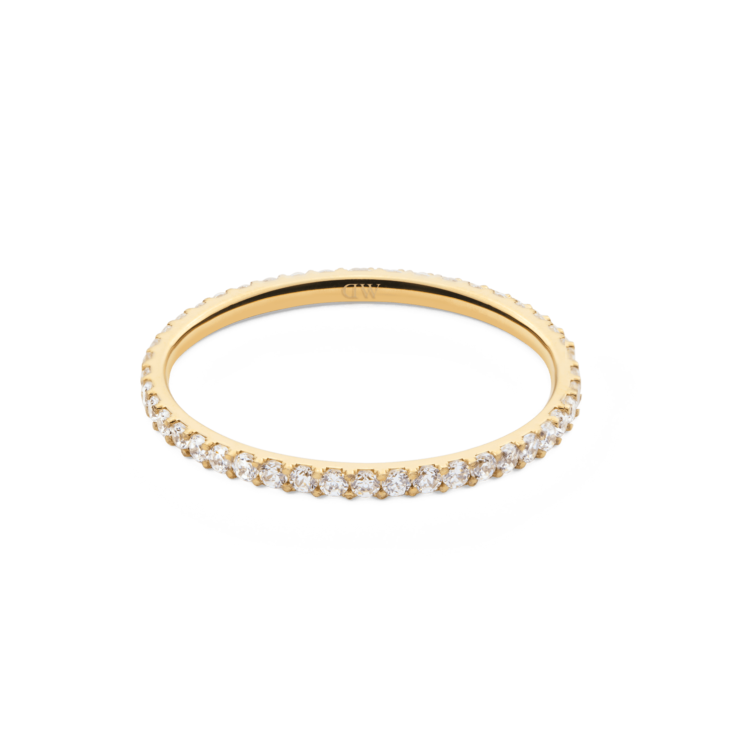 Mirelle Eternity Ring Gold 1.4 mmを斜め上から撮影した画像です。ゴールドのリング外周に沿って、ホワイトキュービックジルコニアが途切れることなく並び、光を反射して輝く様子がお分かりいただけます。