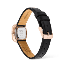 Margot Sheffield Unitone Sunray Rose Goldの裏面をご紹介します。ローズゴールドケースの裏蓋にはシリアルナンバーやDaniel Wellingtonのロゴが刻印されており、ブラックレザーストラップの裏側にはキャメルカラーの本革素材とホワイトステッチの丁寧な仕上がりが確認できます。