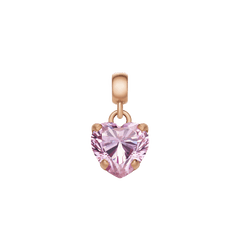 ダニエルウェリントン Heart Pink Crystal Charm。ローズゴールド仕上げの5本爪で、多面カットのピンククリスタルを固定したハート型チャームのアップ画像です。