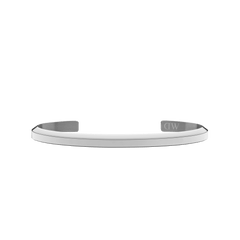 ダニエルウェリントン Classic Bracelet Silverを正面から撮影した製品画像です。シンプルなシルバーカフの全体像と、端部に刻印されたブランドロゴがはっきりと確認できます。