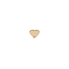 Daniel Wellington Heart Stud Goldのポリッシュ仕上げゴールドカラーのハート型スタッドピアスを、白背景に正面から撮影した商品画像です。