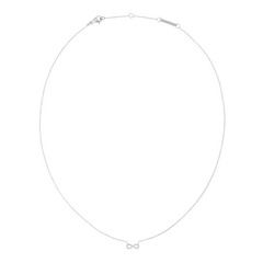 Daniel WellingtonのMirelle Infinity Necklaceシルバーの全体像です。細いチェーンの中央に、キュービックジルコニアをセットしたインフィニティモチーフがあしらわれています。ロブスタークラスプと長さ調節用のアジャスターも確認できます。