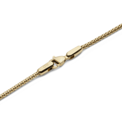 Tide Mesh Necklace Gold 1.8のロブスタークラスプ部分をクローズアップした画像です。ゴールドPVDメッキで統一されたクラスプにはDaniel Wellingtonのロゴが刻印されており、メッシュチェーンとの接続部分も丁寧な仕上がりとなっています。