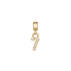 Daniel WellingtonのCrystal Number Charm Goldは、数字の「7」をモチーフにしたデザインです。直線的なフォルムにキュービックジルコニアが輝き、ゴールドPVD仕上げのバレルとコンパクトなサイズ感が魅力のパーソナライズチャームです。