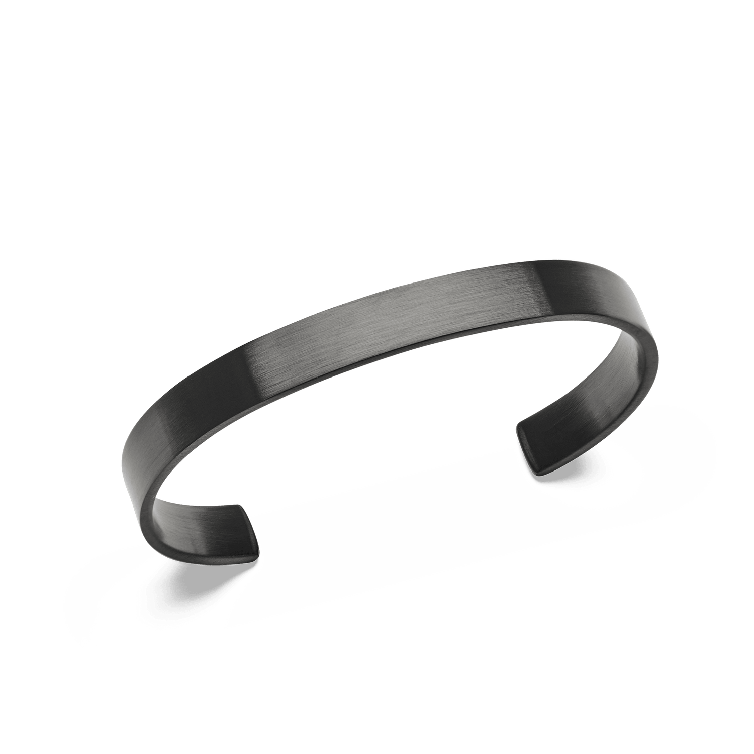 ダニエルウェリントンのLine Cuff Brushed Graphiteを斜めから撮影したアングルです。ブラッシュド加工によるヘアラインの質感や、光の当たり具合で変化するグラファイトトーンの陰影がお分かりいただけます。