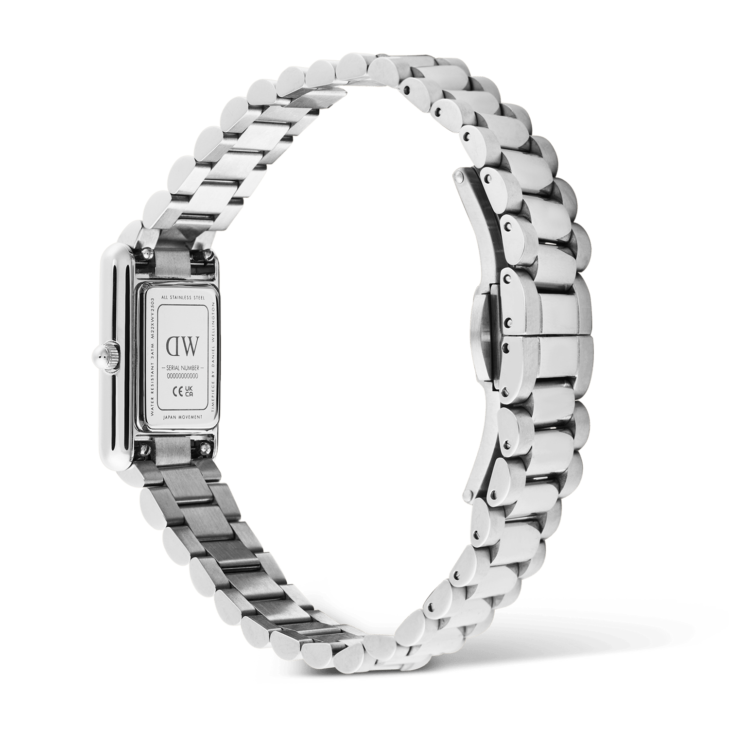 Bound Mini 3-Link Silverの裏蓋側からの全体像です。ケースバックにはDaniel Wellingtonのロゴやシリアルナンバーが刻印されており、バタフライバックルの構造や、サテン仕上げの3連リンクブレスレットの質感もご確認いただけます。