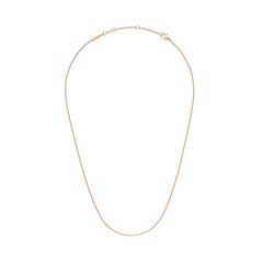 Daniel Wellington Box Chain Necklace RGの全体を捉えた画像です。白い背景に、ローズゴールドのボックスチェーンが輪の形で置かれています。細かく連なる直線的なコマと、ロブスタークラスプやアジャスターのディテールがはっきりと確認できます。