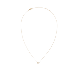 双子座モチーフのCrystal Zodiac Chain Necklace Goldを吊り下げて撮影した全体の画像です。細身のゴールドチェーンが自然なドレープを描き、クリスタルをあしらった小ぶりなペンダントトップやアジャスターリング、ロブスタークラスプの位置関係が分かります。