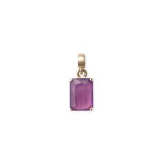 Daniel WellingtonのAmethyst Octagon Gold Charmの正面画像です。深みのあるパープルのアメジストを八角形にカットし、ゴールドの爪留めで留めたデザイン。光の当たり方で紫の濃淡が美しく変化します。