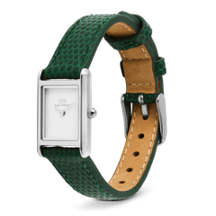 Bound Mini Green Lizard Silverを斜めから撮影した画像です。グリーンのリザード型押しレザーストラップの表面の凹凸や、キャメルカラーの裏地、ホワイトステッチのディテールが確認できます。シルバーのピンバックルとコンパクトな長方形ケースのバランスも際立っています。