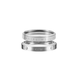 Daniel WellingtonのClassic & Lumine Ringシルバーセット。ブランドロゴが刻印されたClassic Ringと、小粒のクリスタルをあしらったLumine Ringを重ね付けした、ポリッシュ仕上げのシルバーリング2本セットです。