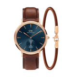 Daniel WellingtonのClassic Multi Eye Arcticセットは、ネイビーサンレイダイヤルとローズゴールドケース、ブラウンレザーストラップの腕時計と、同素材のSt Mawesレザーブレスレットを組み合わせた商品です。