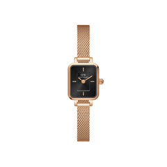 Daniel WellingtonのQuadro Mini Melrose Onyxは、ローズゴールドのスクエアケースにオニキスブラックのサンレイ文字盤をあしらい、ローズゴールドのメッシュストラップを組み合わせたミニサイズの腕時計です。