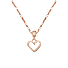 ダニエルウェリントンのHeart Contour Charmをローズゴールドのチェーンネックレスに通したスタイリング例です。オープンハートのチャームがチェーンの中央でさりげなく揺れ、温かみのあるローズゴールドの輝きが際立ちます。