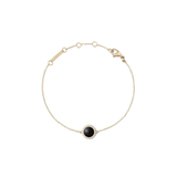 Daniel Wellington Audrey Bracelet Black Agathe Goldの全体像。細身のゴールドチェーンの中央に、ドーム型の黒メノウをあしらい、その周囲をホワイトキュービックジルコニアのヘイローが彩ります。ロブスタークラスプとサイズ調節リングも確認できます。