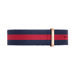Oxford Strap Rose Goldのクローズアップ画像です。ネイビーとレッドのストライプが美しい高密度織りのナイロン素材と、丸みを帯びたローズゴールドのバックル金具が特徴です。