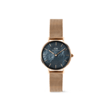Daniel Wellington Petite Melrose MOP Greyの正面画像。グレーのマザーオブパール文字盤が深みのある光沢を放ち、ローズゴールドのケースとメッシュストラップが調和した28mmの女性向け腕時計です。