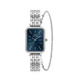 Daniel WellingtonのQuadro Lumine Bezel Arcticは、シルバーの5リンクブレスレット仕様とツイストチェーンブレスレットがセットになったギフトアイテムです。クリスタルベゼルで縁取られたスクエアケースに、アークティックブルーのサンレイダイヤルが美しく映えます。
