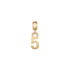 数字の「5」をモチーフにしたDaniel Wellington Number Charm Goldの正面画像です。光沢のあるゴールドメッキのポリッシュ仕上げと、ベイル部分の丸みを帯びたフォルムが確認できます。