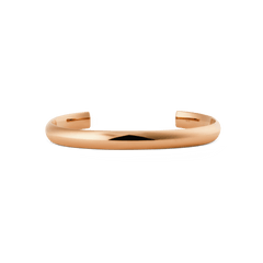 Daniel WellingtonのArch Cuff Rose Gold 6mmを正面から撮影したプロダクト画像です。丸みを帯びたアーチ型のシルエットと、ポリッシュ仕上げのローズゴールドが美しい光沢を放つオープンタイプのカフブレスレットです。