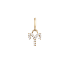 ダニエルウェリントンのZodiac Watch Charm Goldは、牡羊座のシンボルをモチーフにしたデザインです。ゴールドのバチカンに吊り下げられた牡羊座のチャームには、クリアなキュービックジルコニアが一粒ずつ丁寧にセッティングされています。