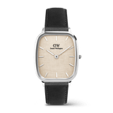 Daniel WellingtonのMarlon Sheffield Linen Silverです。シルバーのクッションケースに、リネン織りのテクスチャーを施したベージュダイヤルとブラックレザーストラップを組み合わせた、ヴィンテージ感あふれるデザインが特徴です。