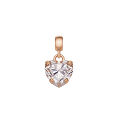 Daniel Wellington Heart White Crystal Charmの正面画像です。ローズゴールドの5本爪で留められた多面カットのホワイトクリスタルが、ハート型に輝いています。上部にはチェーンに通すためのベイルが付いています。