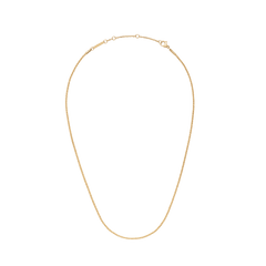 Daniel Wellington Twisted Chain Necklace Gの全体像です。白い背景にゴールドトーンのツイストチェーンが輪を描くように置かれ、細身のチェーンの繊細さやロブスタークラスプ、アジャスター部分の細部まで確認できます。