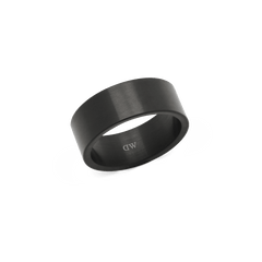 Daniel Wellington Line Ring Brushed Graphite 8mmの単体商品画像です。グラファイトカラーのフラットバンドリングにブラッシュド加工を施し、内側にはロゴが刻印されています。