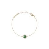 Daniel Wellington Audrey Bracelet Jade Goldの全体像です。ドーム型の翡翠をホワイトキュービックジルコニアのヘイローが囲み、細身のゴールドチェーンにはロブスタークラスプとサイズ調節リングが付いています。
