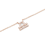 クリスタルZodiac Chain Necklace Rose Goldのてんびん座モデルをクローズアップした写真です。ローズゴールドのチェーンに吊り下げられたてんびん座のシンボルペンダントには、クリスタルが一粒ずつ丁寧にセットされています。