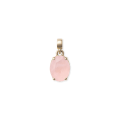 ダニエルウェリントン Rose Quartz Oval Gold Charmの正面画像。ファセットカットを施した淡いピンクのローズクォーツを、ゴールドの爪留めで固定した楕円形のチャームです。