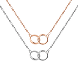 Daniel WellingtonのElan Unity Necklace ローズゴールド＆シルバー2本セット。大小ふたつのリングが交差するモチーフをチェーン中央にあしらい、リング側面には控えめな刻印を施しています。