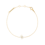 Daniel Wellington Mirelle Star Bracelet Goldの全体像です。細いゴールドチェーンの中央に、キュービックジルコニアをあしらった星型モチーフが配されています。ロブスタークラスプとアジャスターリング、ブランドロゴ入りプレートも確認できます。
