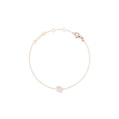 白背景で撮影したおとめ座モチーフのCrystal Zodiac Chain Bracelet Rose Goldの全体画像です。ローズゴールドの細いチェーンが優雅に広がり、下部中央にはクリスタルであしらわれた乙女座のシンボルが配されています。アジャスターリングやブランドプレートも確認できます。
