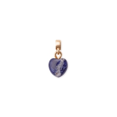 ダニエルウェリントンのBlue Spot Heart ローズゴールドチャーム。深い藍色に白い鉱脈が走るブルースポット天然石をハート型に仕上げ、ローズゴールドの金具で上品にまとめた小ぶりなチャームです。