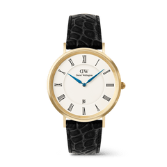 Daniel Wellington Classic Roman Numerals Date Black Croc Bellyの正面画像です。ゴールドケースにマットホワイトのローマ数字文字盤、ブルースチールの針、6時位置の日付表示窓、ブラッククロコベリーレザーストラップをあしらった40mmサイズの腕時計です。