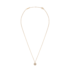 ダニエルウェリントンのPavé Crystal Pendant Necklace Goldです。細身のゴールドチェーンの先に、CZクリスタルをあしらった丸型ペンダントが輝きます。クラスプとアジャスターリングも確認できる商品画像です。