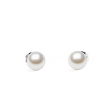 ダニエルウェリントンのパールスタッドピアス シルバーの商品画像です。ホワイトパールが柔らかな光沢を放つシルバートーンのスタッドピアスが、白い背景にペアで並んでいます。