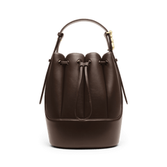 ダニエルウェリントンのLewis Bag Brownの正面画像です。深みのあるブラウンのエコレザーを使用したバケツ型シルエットで、ドローストリングを備えています。ハンドルの付け根部分には、ゴールドのウェーブ型バックルがアクセントとして施されています。