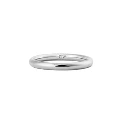 Daniel Wellington Arch Ring Silver 2.5mmの内側を写した製品画像です。丸みを帯びたアーチ型の断面と、ポリッシュ仕上げのシルバーカラーが特徴で、内側にはDaniel Wellingtonのロゴが刻印されています。