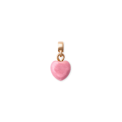 Daniel WellingtonのRhondonite Heart Rose Goldチャーム。ふっくらとしたハート型のロードナイト天然石が、ローズゴールドの金具に吊り下げられたデザインです。やわらかなピンク色とつややかな石肌が、白い背景に映える美しいカットが特徴です。