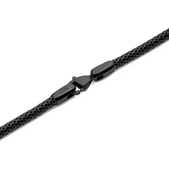 Tide Mesh Necklace Black 2.8のロブスタークラスプ部分をクローズアップ。ブラック仕上げの留め具にはDaniel Wellingtonのロゴが刻印されており、メッシュチェーンとの統一感あるデザインがお分かりいただけます。