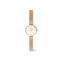 Petite Mini Evergoldを白背景で撮影した全体像。ゴールドメッシュストラップを広げた状態で、コンパクトな19mmケースとホワイトダイヤルのミニマルなプロポーションが際立ち、ブレスレットのような上品な佇まいを演出します。