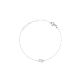 かに座をモチーフにしたCrystal Zodiac Chain Bracelet Silverの全体画像です。白い背景に、シルバーチェーンが優雅な円を描き、キュービックジルコニアで輝く蟹座のシンボルが下部にあしらわれています。上部にはアジャスターリングとロブスタークラスプ、そしてブランドプレートが確認できます。